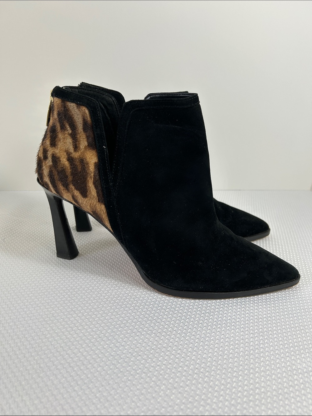 Vince Camuto Women’s 8.5 Booties Black Front Animal Print Back Open Side Shoe